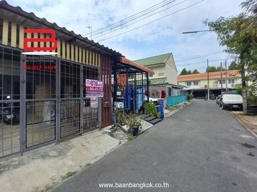 ทาวน์เฮาส์ หมู่บ้าน เอื้ออาทรรังสิต คลอง 7/3 เนื้อที่ 15 ตรว. ถนนลำลูกกาคลอง 7 ต.บึงคำพร้อย อ.ลำลูกกา จ.ปทุมธานี