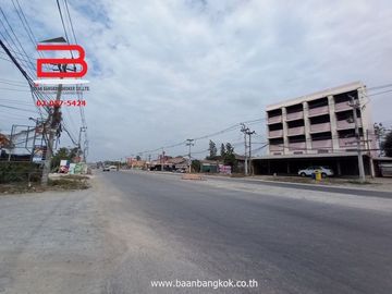 ทาวน์เฮาส์ หมู่บ้าน เอื้ออาทรรังสิต คลอง 7/3 เนื้อที่ 15 ตรว. ถนนลำลูกกาคลอง 7 ต.บึงคำพร้อย อ.ลำลูกกา จ.ปทุมธานี