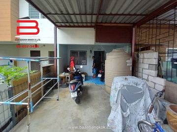 ทาวน์เฮาส์ หมู่บ้าน เอื้ออาทรรังสิต คลอง 7/3 เนื้อที่ 15 ตรว. ถนนลำลูกกาคลอง 7 ต.บึงคำพร้อย อ.ลำลูกกา จ.ปทุมธานี