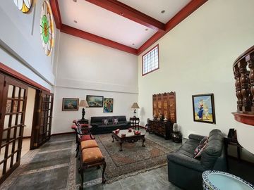 CDN - FOR SALE: 5 Bedroom House and Lot in UP Village, Diliman, Quezon City