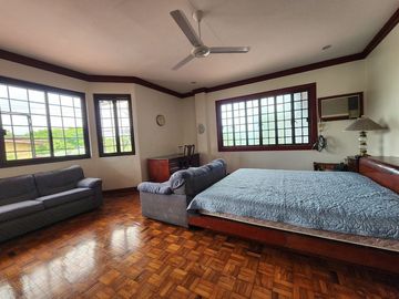 CDN - FOR SALE: 5 Bedroom House and Lot in UP Village, Diliman, Quezon City