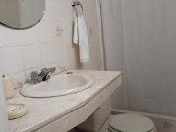 HERMOSA CASA DE 2 PISOS EN EXCELENTE ESTADO EN LA MEJOR ZONA DE SAN ISIDRO