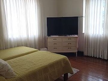 HERMOSA CASA DE 2 PISOS EN EXCELENTE ESTADO EN LA MEJOR ZONA DE SAN ISIDRO