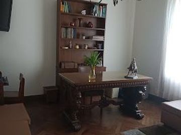 HERMOSA CASA DE 2 PISOS EN EXCELENTE ESTADO EN LA MEJOR ZONA DE SAN ISIDRO