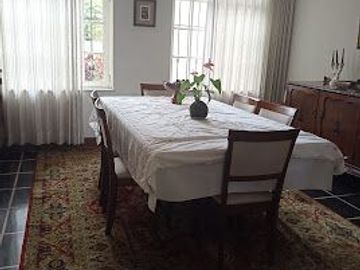 HERMOSA CASA DE 2 PISOS EN EXCELENTE ESTADO EN LA MEJOR ZONA DE SAN ISIDRO