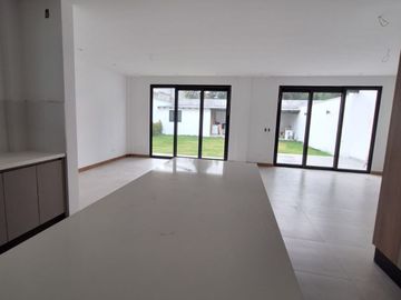 VENTA CASAS DE LUJO DENTRO DE URBANIZACIÓN HACIENDA CAPELO