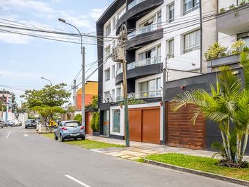 VENTA DE DEPARTAMENTO CON AMPLIA TERRAZA EN URB. VALLE HERMOSO  - SURCO