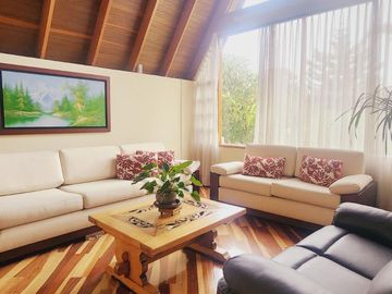 Vendo casa CHIA/CAMPESTRE, CONJUNTO, VEREDA LA BALSA, DOS PISOS, COMODA, AMPLIA, JARDINES, SALA COMEDOR CHIMENEA, BAR, COCINA, COMEDOR, AUXILIAR, HABI