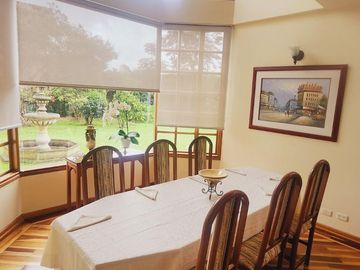 Vendo casa CHIA/CAMPESTRE, CONJUNTO, VEREDA LA BALSA, DOS PISOS, COMODA, AMPLIA, JARDINES, SALA COMEDOR CHIMENEA, BAR, COCINA, COMEDOR, AUXILIAR, HABI