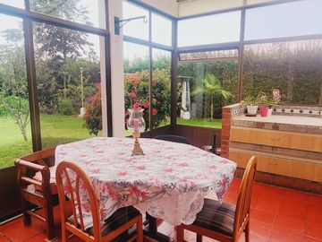 Vendo casa CHIA/CAMPESTRE, CONJUNTO, VEREDA LA BALSA, DOS PISOS, COMODA, AMPLIA, JARDINES, SALA COMEDOR CHIMENEA, BAR, COCINA, COMEDOR, AUXILIAR, HABI