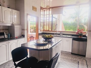 Vendo casa CHIA/CAMPESTRE, CONJUNTO, VEREDA LA BALSA, DOS PISOS, COMODA, AMPLIA, JARDINES, SALA COMEDOR CHIMENEA, BAR, COCINA, COMEDOR, AUXILIAR, HABI