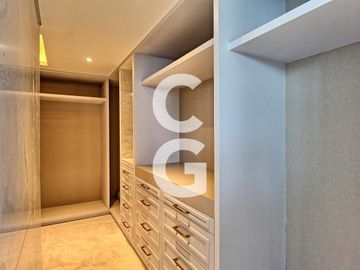 Departamento en Venta en Cancun en Shark Tower Puerto Cancun con Jacuzzi