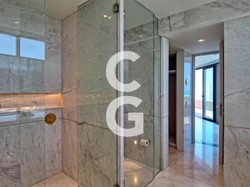 Departamento en Venta en Cancun en Shark Tower Puerto Cancun con Jacuzzi
