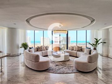 Departamento en Venta en Cancun en Shark Tower Puerto Cancun con Jacuzzi