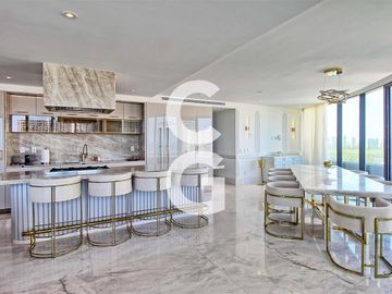 Departamento en Venta en Cancun en Shark Tower Puerto Cancun con Jacuzzi