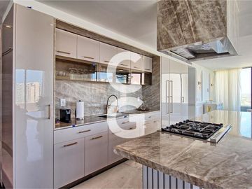 Departamento en Venta en Cancun en Shark Tower Puerto Cancun con Jacuzzi