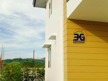 4 Bedroom Medium Sized Home in Hausland Subic Along the National Road
