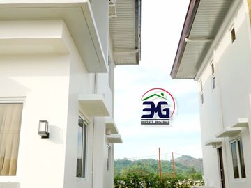 4 Bedroom Medium Sized Home in Hausland Subic Along the National Road