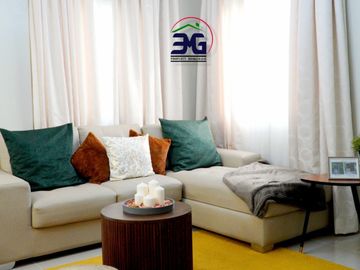 4 Bedroom Medium Sized Home in Hausland Subic Along the National Road