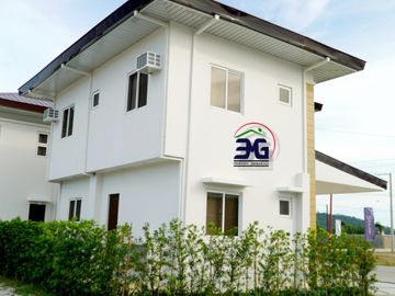 4 Bedroom Medium Sized Home in Hausland Subic Along the National Road