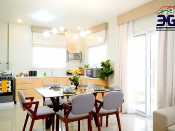 4 Bedroom Medium Sized Home in Hausland Subic Along the National Road