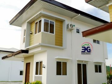 4 Bedroom Medium Sized Home in Hausland Subic Along the National Road