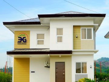 4 Bedroom Medium Sized Home in Hausland Subic Along the National Road