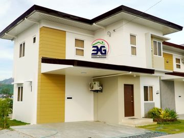 4 Bedroom Medium Sized Home in Hausland Subic Along the National Road