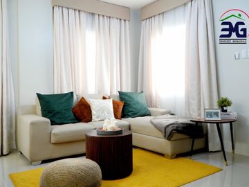 4 Bedroom Medium Sized Home in Hausland Subic Along the National Road