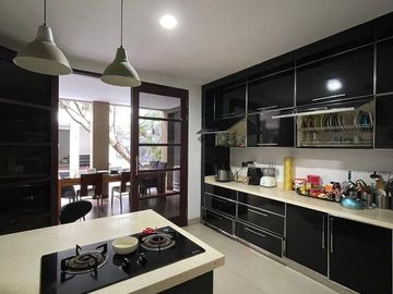 DIJUAL RUMAH ASRI MODERN JL KB MANGGA / KEBAYORAN LAMA, JAKSEL