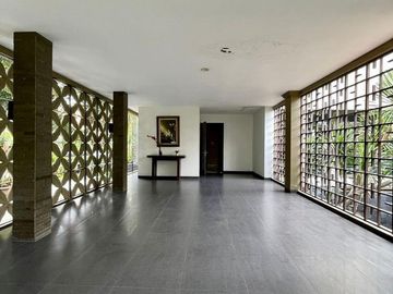 DIJUAL RUMAH ASRI MODERN JL KB MANGGA / KEBAYORAN LAMA, JAKSEL