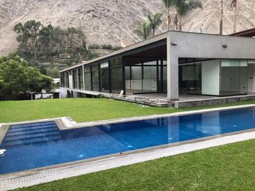 Impecable residencia en La Planicie