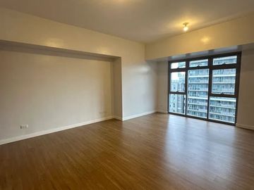 For Sale: Park Triangle Residences STUDIO Condo by Alveo Land in BGC Taguig