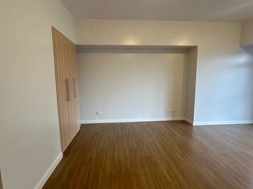 For Sale: Park Triangle Residences STUDIO Condo by Alveo Land in BGC Taguig