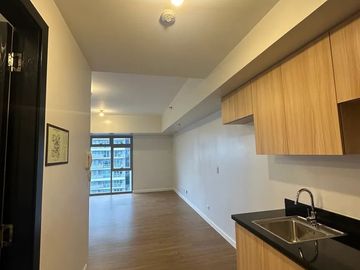 For Sale: Park Triangle Residences STUDIO Condo by Alveo Land in BGC Taguig