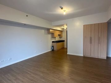For Sale: Park Triangle Residences STUDIO Condo by Alveo Land in BGC Taguig