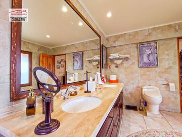 🏠León Propiedades vende o arrienda hermosa casa en sector Los Naranjos , Curacavi🏠