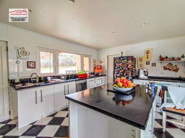 🏠León Propiedades vende o arrienda hermosa casa en sector Los Naranjos , Curacavi🏠