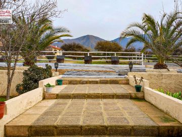 🏠León Propiedades vende o arrienda hermosa casa en sector Los Naranjos , Curacavi🏠