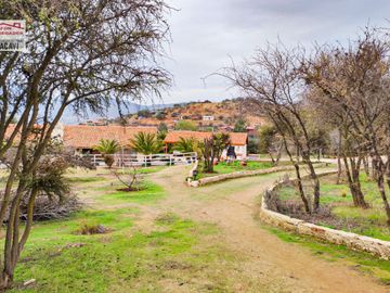 🏠León Propiedades vende o arrienda hermosa casa en sector Los Naranjos , Curacavi🏠