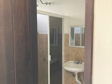 CASA EN VENTA EN RESIDENCIAL LOS LAURELES.