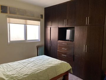 CASA EN VENTA EN RESIDENCIAL LOS LAURELES.