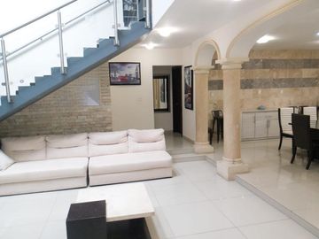 CASA EN VENTA EN RESIDENCIAL LOS LAURELES.