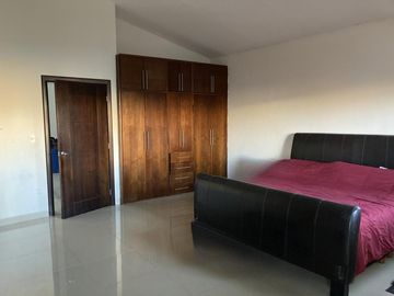 CASA EN VENTA EN RESIDENCIAL LOS LAURELES.