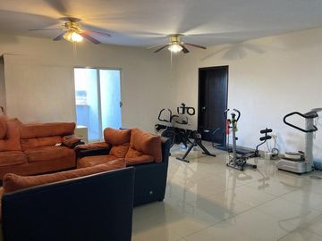 CASA EN VENTA EN RESIDENCIAL LOS LAURELES.