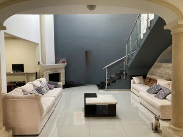 CASA EN VENTA EN RESIDENCIAL LOS LAURELES.