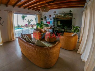 Hermosa Casa De Playa En Venta, Zorritos , Tumbes, Peru