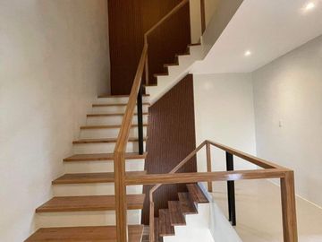120sqm House and lot For sale (Ready For Occupancy)  with 6 Bedrooms 2 Garage in Greenwoods Pasig City (PH2820)