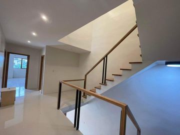 120sqm House and lot For sale (Ready For Occupancy)  with 6 Bedrooms 2 Garage in Greenwoods Pasig City (PH2820)