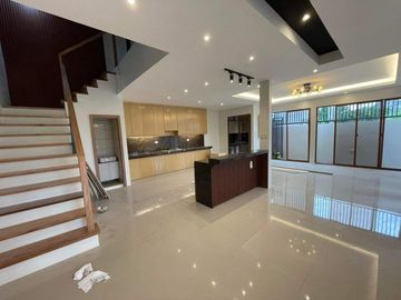 120sqm House and lot For sale (Ready For Occupancy)  with 6 Bedrooms 2 Garage in Greenwoods Pasig City (PH2820)